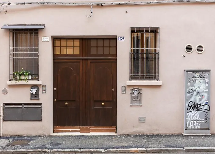 Guesthost - Jungle * Ferrara