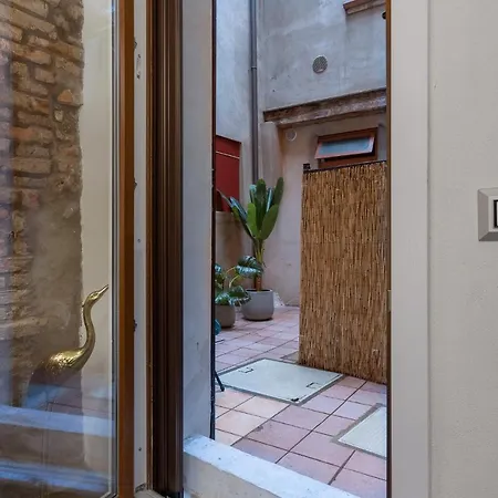 Jungle Apartment *